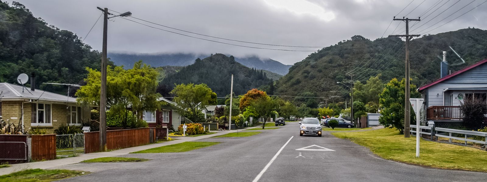 A quiet residential street in Picton under the hills.