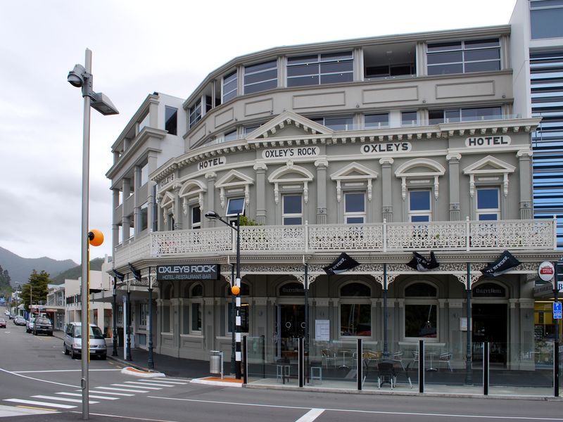 Oxley's Bar & Kitchen, 2011